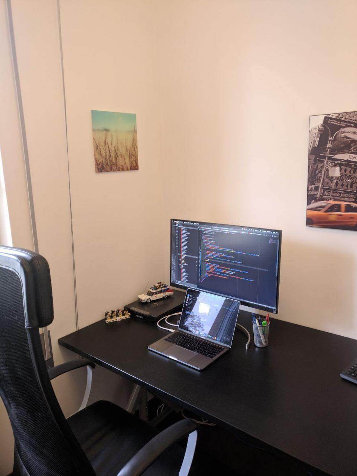 Mattia's home office setup.